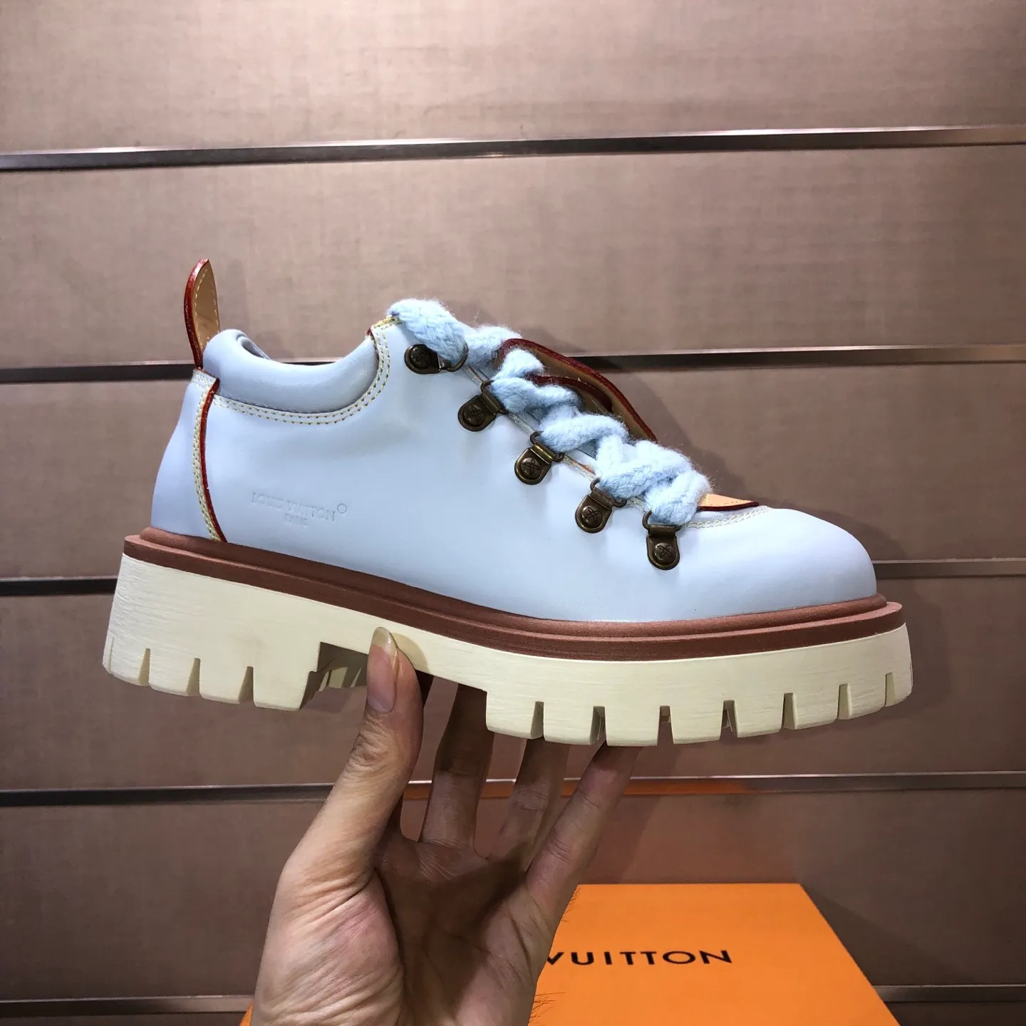 Men's shoes 💰660💰 LV Louis Vuitton 2025 autumn and winter new couple's new style, the original version is developed one to one, retro fashion, handsome and cool mountaineering derby shoes are out of stock 👍 💎 Material: imported first-layer cowhide 💎 Lining: imported lambskin 💎 Outsole: original molded TR non-slip sole 💎 Bottom height: 3.5cm 💎 Shoe size: 35-45 for both men and women